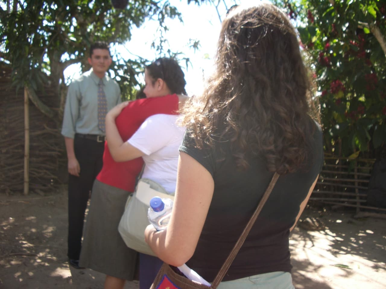 Mediante la organización Pro-Búsqueda se ha logrado reencontrar a cientos de niños salvadoreños hoy convertidos en adultos con sus familiares en El Salvador.