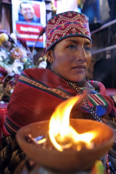 Descendientes de los tiwanacotas, uno de los pueblos andinos más antiguos, los aymaras nunca fueron sometidos, ni siquiera por los incas, y se expandieron por el norte de Chile, el sur de Perú y en Bolivia son la etnia más influyente. El Alto es su hechura.