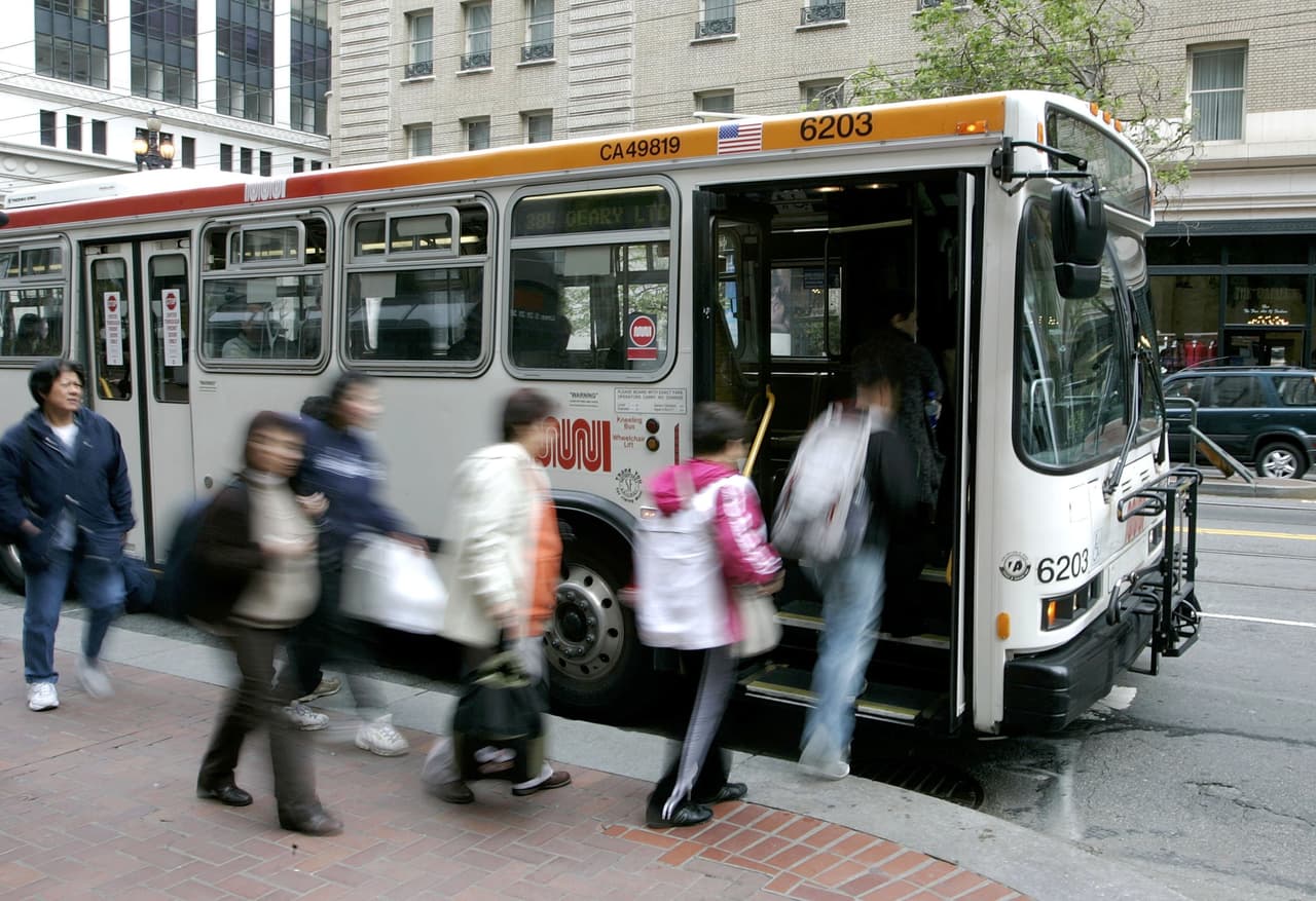 Cuando la prohibición entre en vigor, a los conductores de vehículos privados no se les permitirá conducir sobre Market Street pero sí podrán cruzar las intersecciones. Sin embargo, la vía permanecerá abierta para autobuses de transporte público, taxis y vehículos comerciales.