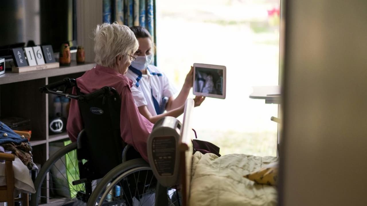 Evalúan las dificultades que enfrentan los trabajadores de cuidado de ancianos en Nueva York