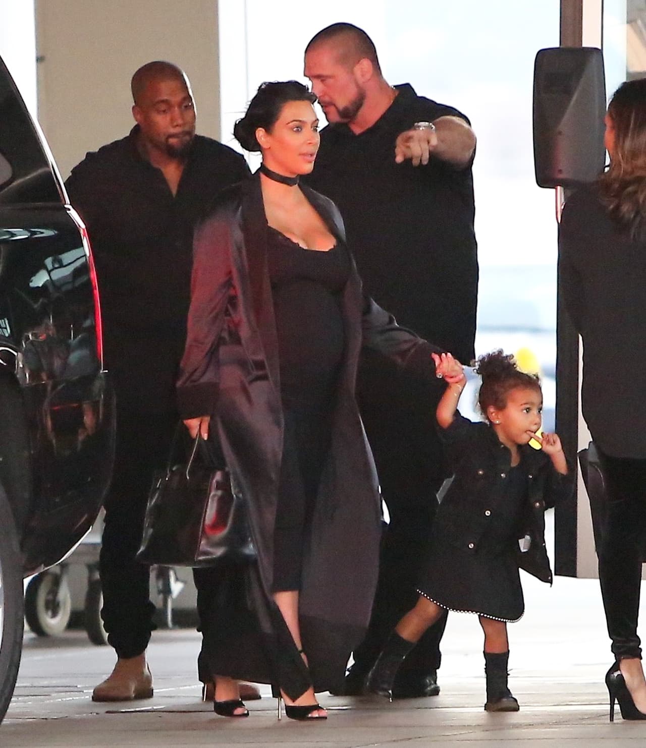 Por eso, la revista 'People' y TMZ confirmaron el 21 de junio de 2017 que Kim Kardashian y Kanye West West pagaron por un vientre subrogado.