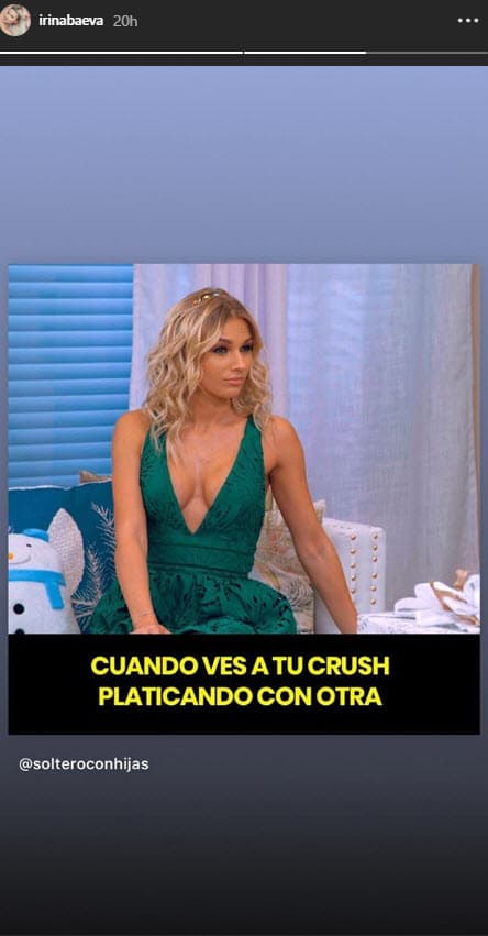 "
<b>Cuando ves a tu 'crush' platicando con otra</b>", se lee en la fotografía en donde la rusa sale interpretando a su personaje de la telenovela 'Soltero con hijas'.
<br>