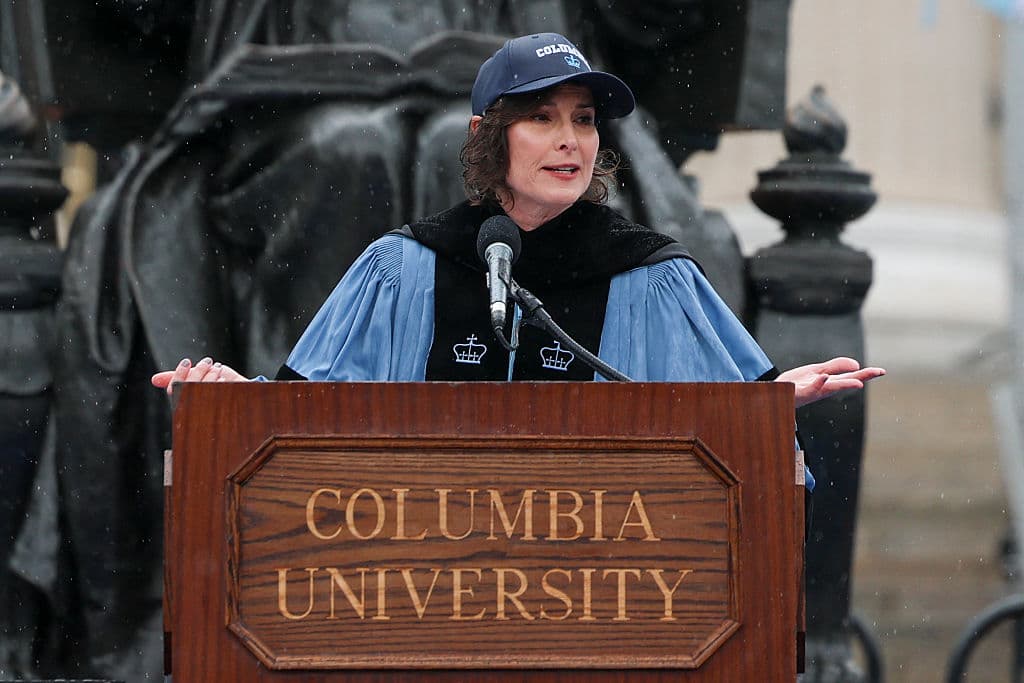 Claire Shipman, presidenta de la universidad, mencionó a Mahmoud Khalil en su mensaje. Aunque hubo quienes la abuchearon, el incidente no afectó la ceremonia. Se trató de la graduación 274 de la Universidad de Columbia.