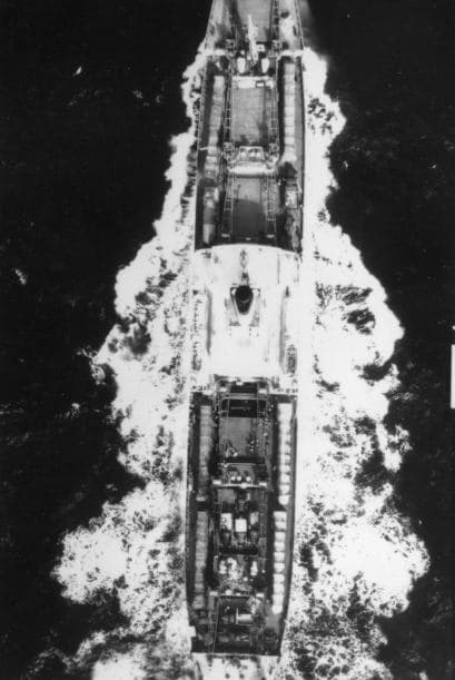 Buque de carga soviético, Fizik Kurtachov, con 6 transportadores de cohetes cubiertos con lona, abandonan Cuba hacia Rusia durante la crisis el 12 de noviembre de 1962.