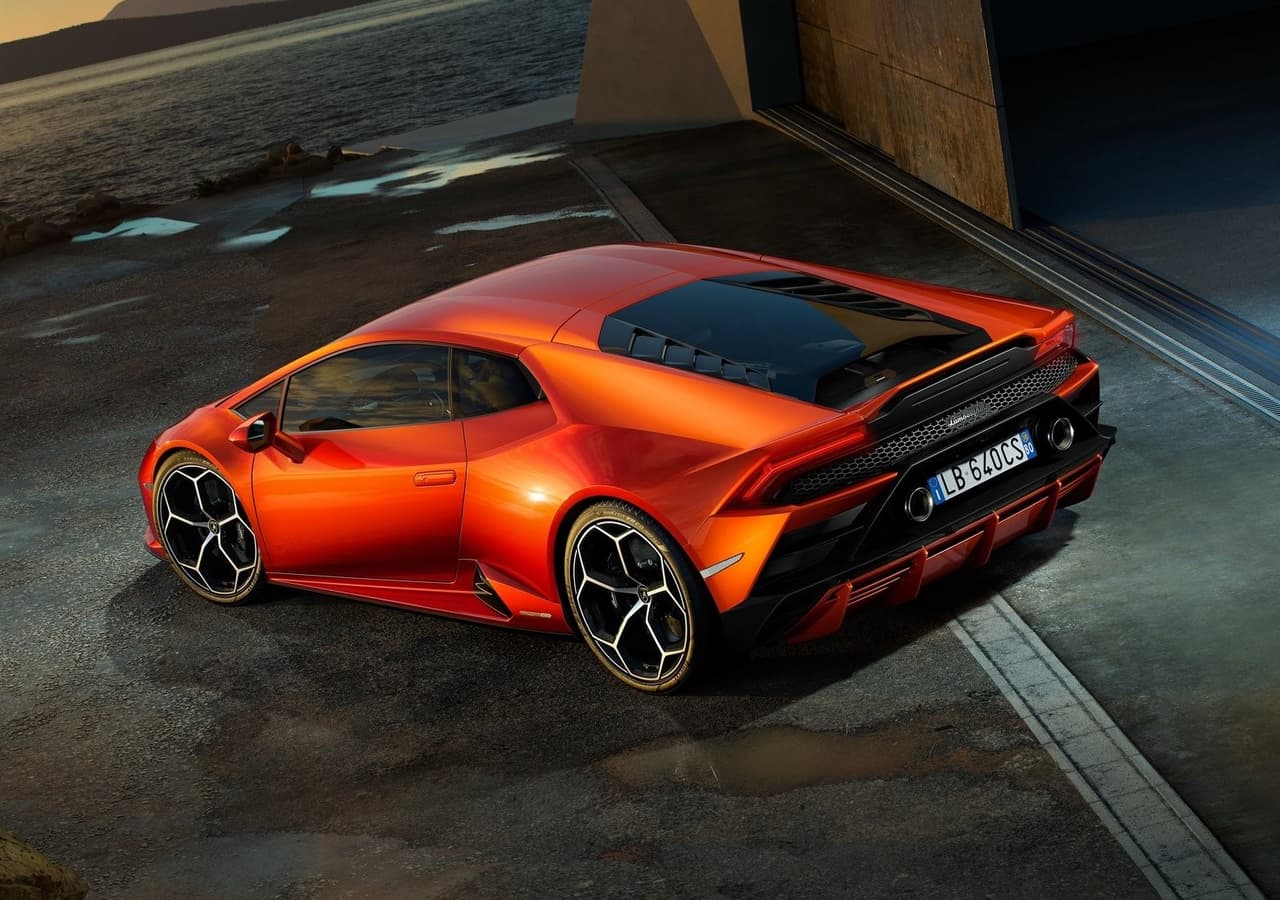 A pesar de que el Huracán EVO es el más conservador de sus diseños recientes, sin duda es toda una joya que
<b> evoca emociones desde cualquier ángulo que se le vea</b>.