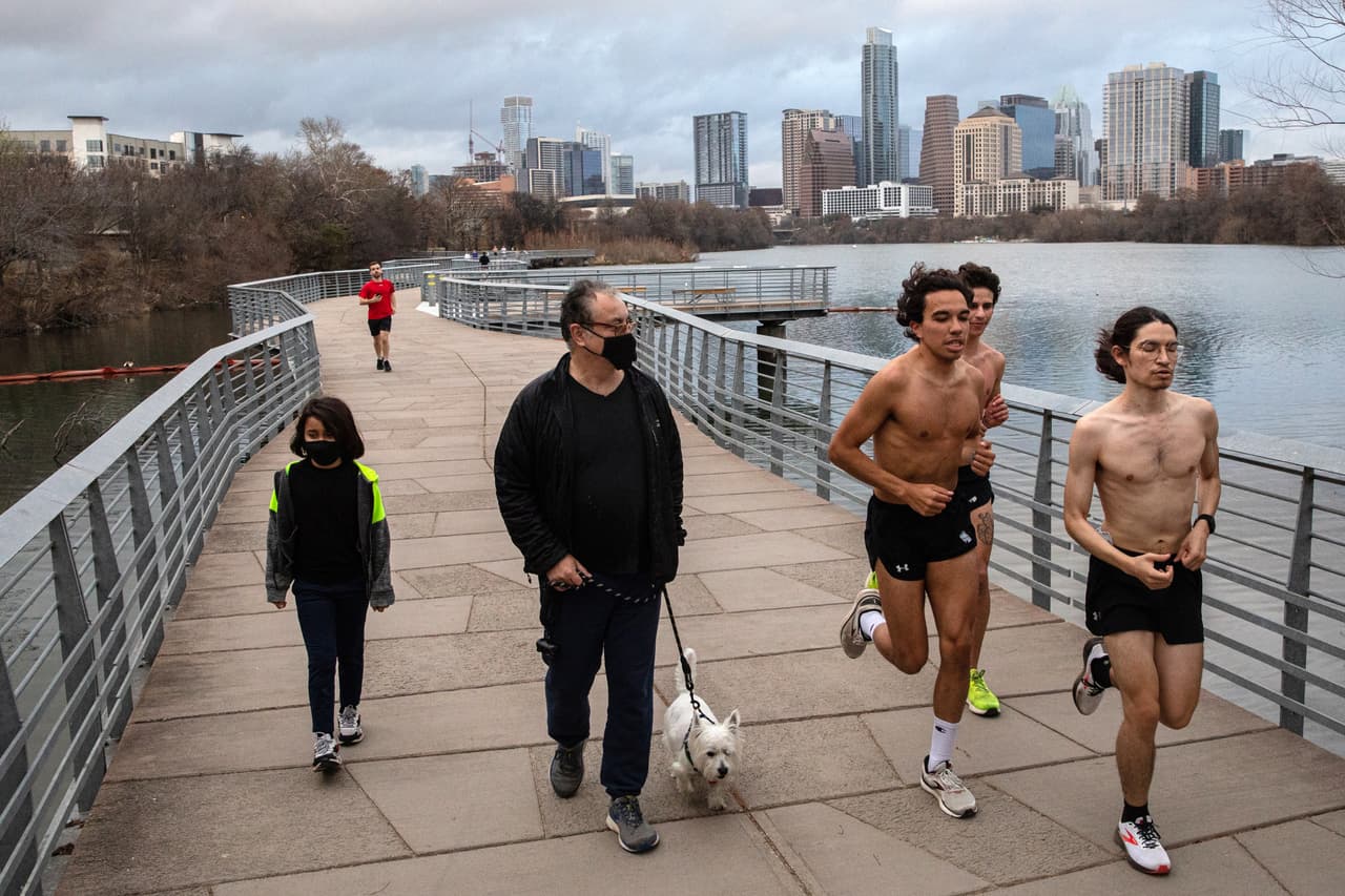 La artista, que tiene un hijo de 13 años y una hija de 10 afroestadounidenses, expresó que no tiene reservas en darle la bienvenida a todas las personas que decidan vivir en Austin. No obstante, lanzó una advertencia.