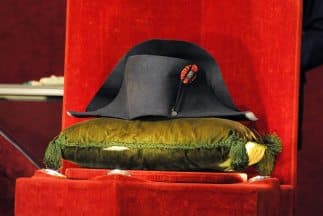 Un coleccionista paga 2.3 millones por un sombrero de Napoleón