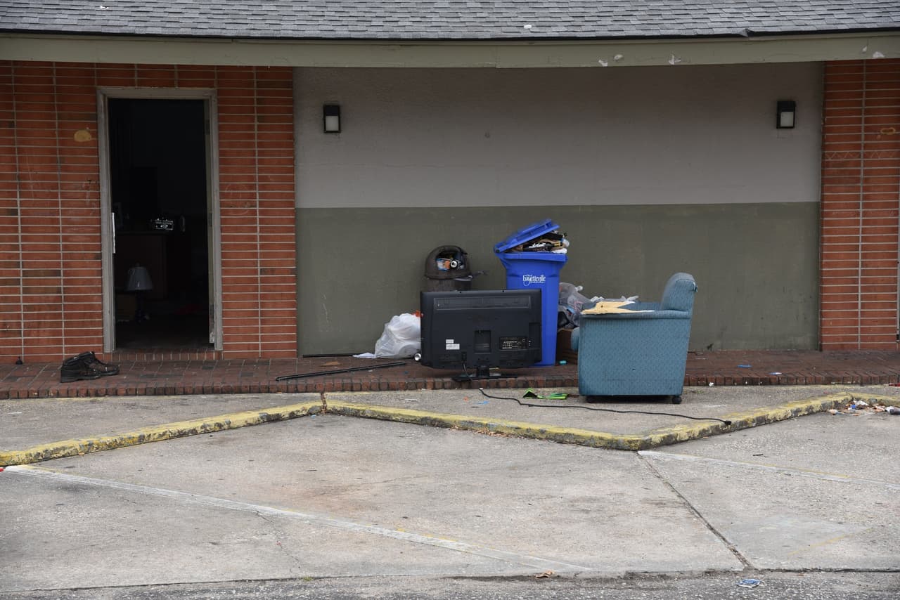 Se han colocado carteles de molestias y reducción. Cualquier persona que sea atrapada en la propiedad se considerará que está entrando sin autorización y se le acusará en consecuencia. 
<br>