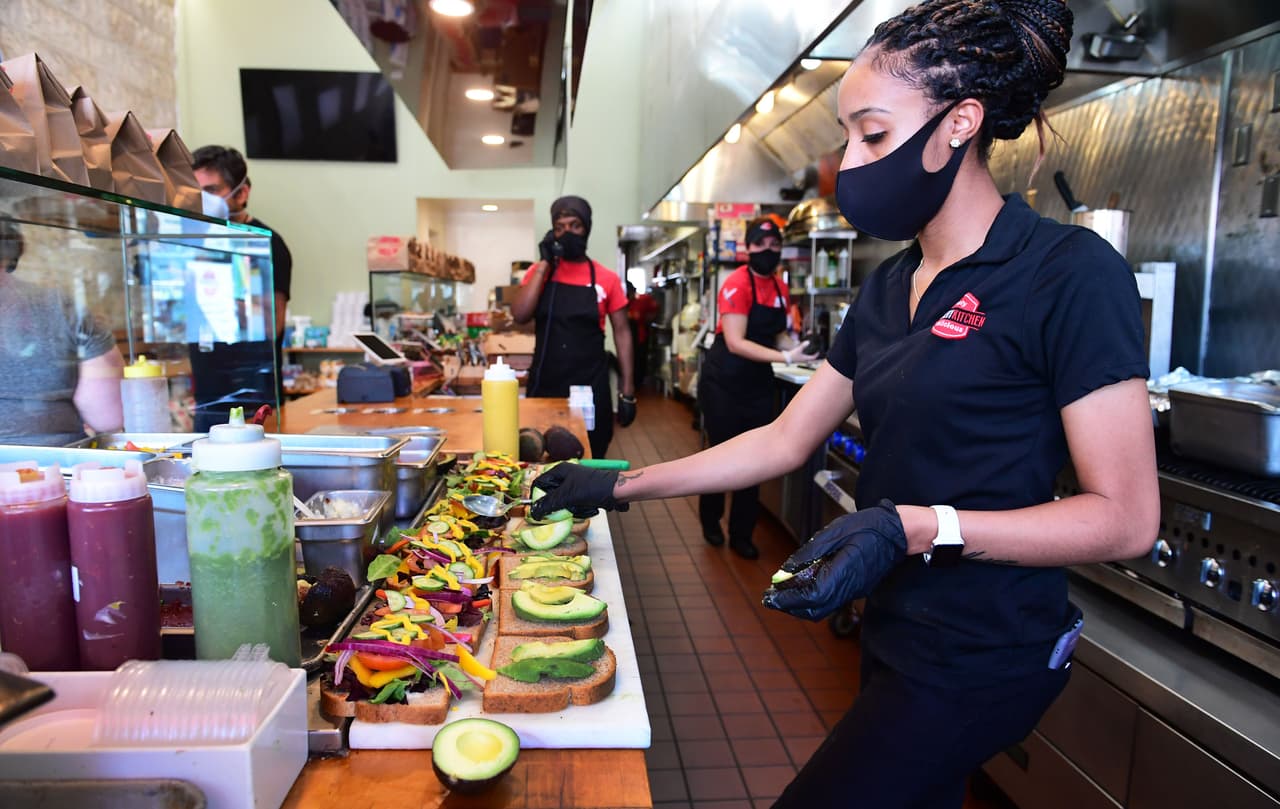 Coronavirus: Estas son las guías establecidas para reabrir restaurantes, oficinas y otros negocios en California