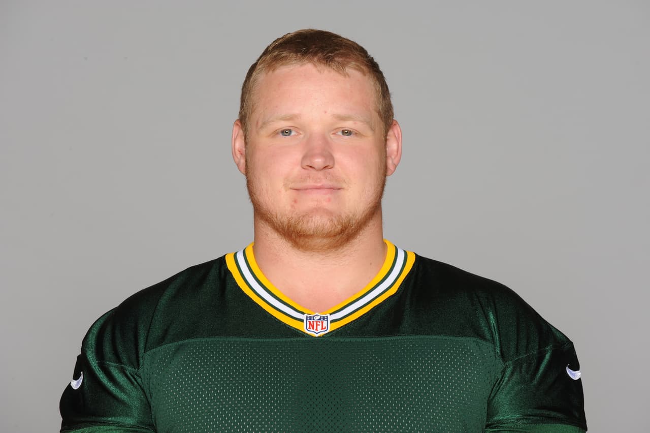 <b>15 G - T.J. LANG: </b>
<i>FIRMADO POR </i>
<b>DETROIT LIONS</b>
<br>Una lesión en el pie y una cirugía de cadera "menor" complican la agencia libre para el guardia No. 2 en esta clase de agencia libre. Algunos equipos todavía deben invertir grandes en uno de los guardias mejor derecho en el fútbol en los últimos años.