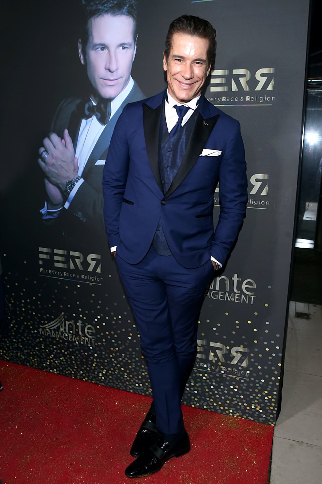 "A Fernando Carrillo que lo manden a su casa, ese no. Ese es irrespetuoso. Fernando Carrillo es muy naco, se pasa de lanza. Al señor Carrillo nadie le enseñó eso en la vida (porque el respeto la compañera). Entonces de toda la gente que yo he besado en toda mi carrera no tengo queja de nadie, pero creo que Fer podría aprender un poquito más de ética", expresó la famosa.