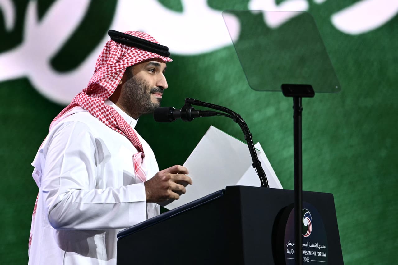 El príncipe heredero saudita Mohammed bin Salman habla a la conferencia de negocios, parte de las actividades en ocasión de la visita de Donald Trump al país, su segunda como presidente.