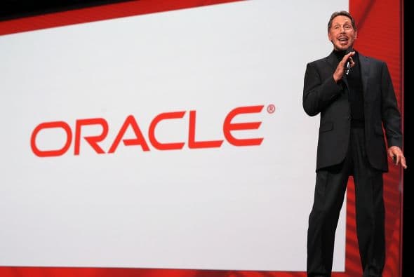 En la posición número dos está el fundador y figura principal de Oracle Larry Ellison, con una fortuna de  $40.700 millones de dólares. Considerado como excéntrico por sus gustos extravagantes, es uno de los multimillonarios más conocidos y ocupaba el puesto número 5 entre las mayores fortunas personales del mundo según la revista Forbes hace un par de años.