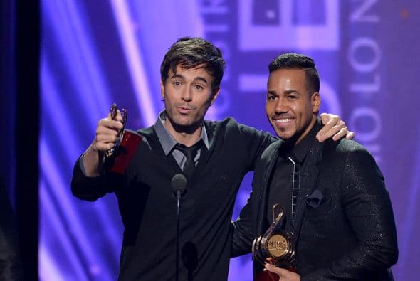 Después de colaborar en este éxito, Enrique y Romeo no podían estar más contentos por recibir este premio.