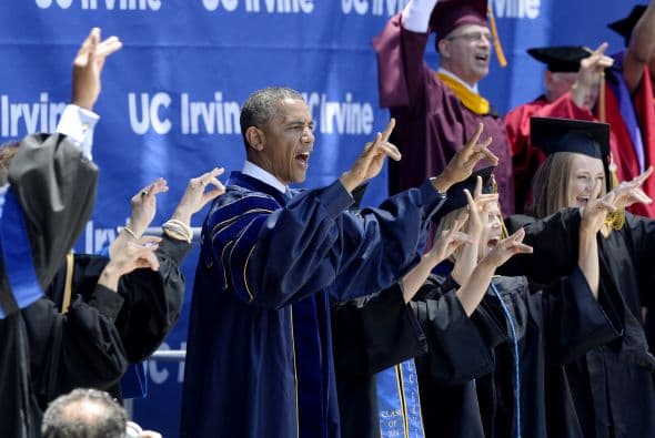 Al final se tomó varias fotografías con los estudiantes.