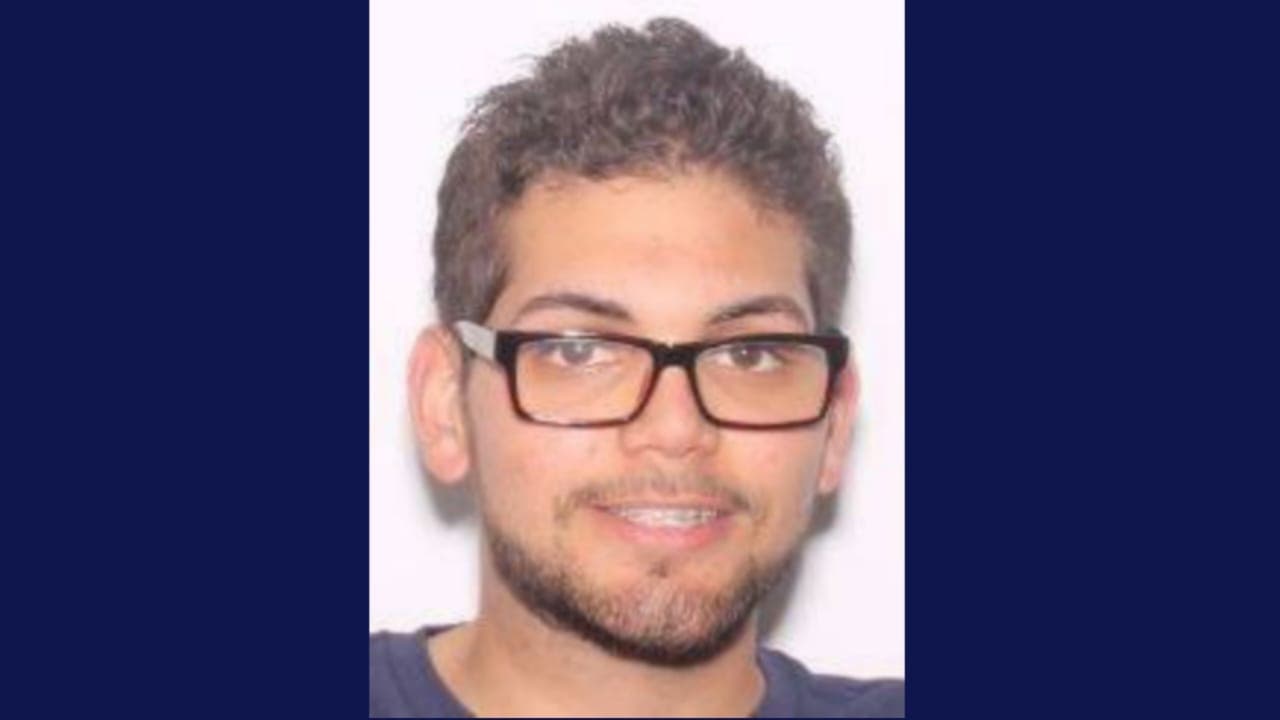 Profesor es acusado de tener relación inapropiada con estudiante menor en Polk