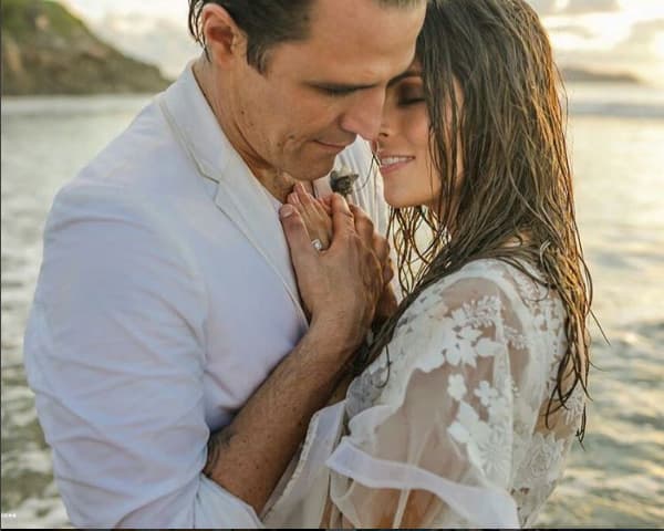 Claudia y Billy se casaron después de cinco años de noviazgo y lucen más enamorados que nunca.