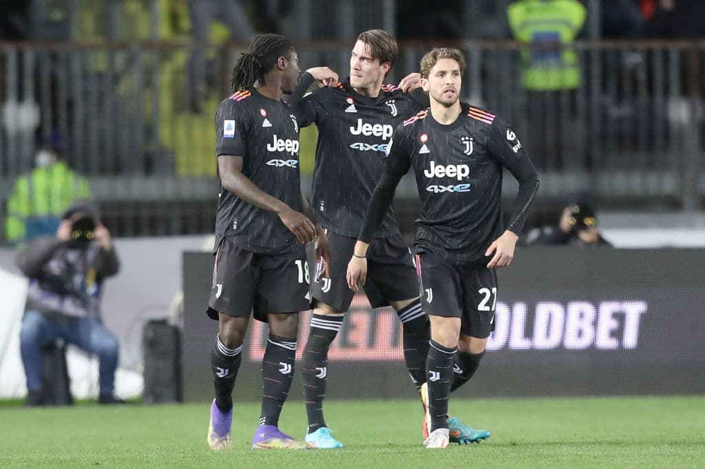 Dusan Vlahovic destaca con dos anotaciones en la victoria 2-3 sobre el Empoli y Bologna empata 1-1 con Salernitana.