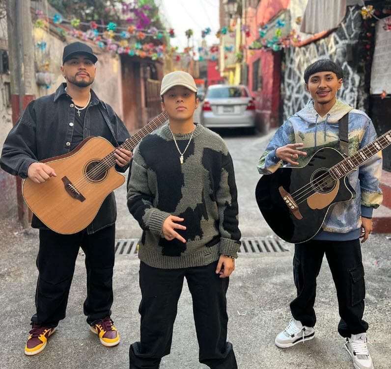 Yahritza y su Esencia