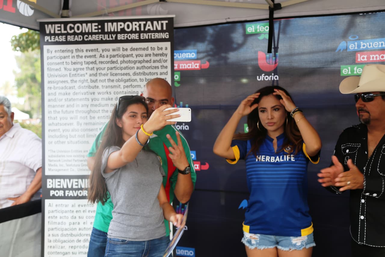 El Bueno, La Mala y El Feo regalaron un Nissan Altima nuevecito en el juego del Galaxy. Checa quien fue la afortunada y la divertida que se dieron aquí.