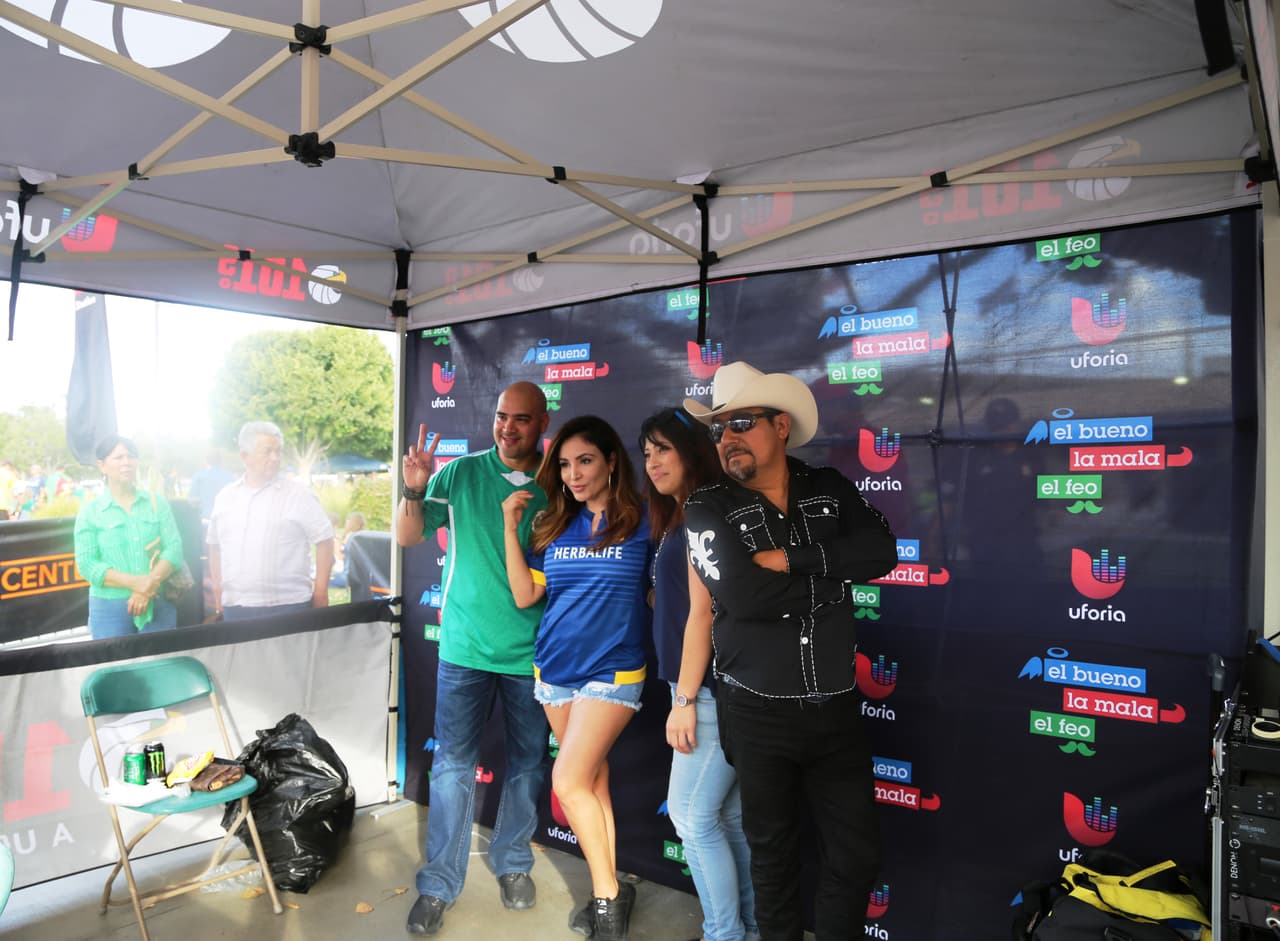 El Bueno, La Mala y El Feo regalaron un Nissan Altima nuevecito en el juego del Galaxy. Checa quien fue la afortunada y la divertida que se dieron aquí.