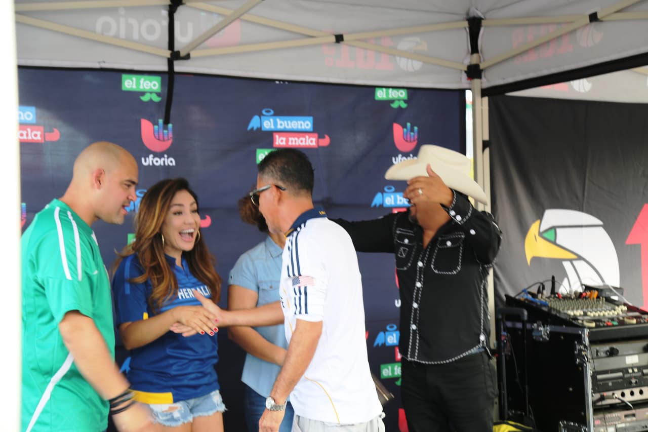 El Bueno, La Mala y El Feo regalaron un Nissan Altima nuevecito en el juego del Galaxy. Checa quien fue la afortunada y la divertida que se dieron aquí.