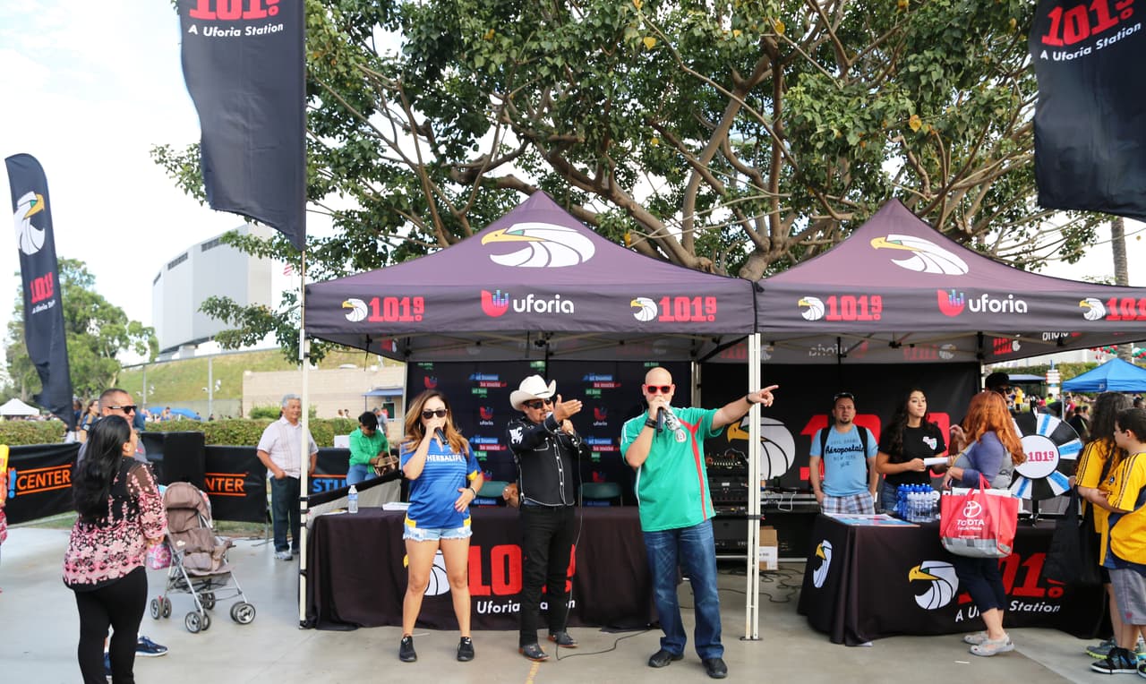 El Bueno, La Mala y El Feo regalaron un Nissan Altima nuevecito en el juego del Galaxy. Checa quien fue la afortunada y la divertida que se dieron aquí.