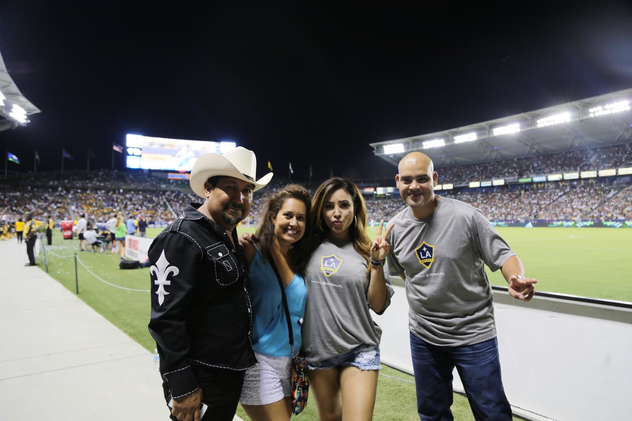 El Bueno, La Mala y El Feo regalaron un Nissan Altima nuevecito en el juego del Galaxy. Checa quien fue la afortunada y la divertida que se dieron aquí.