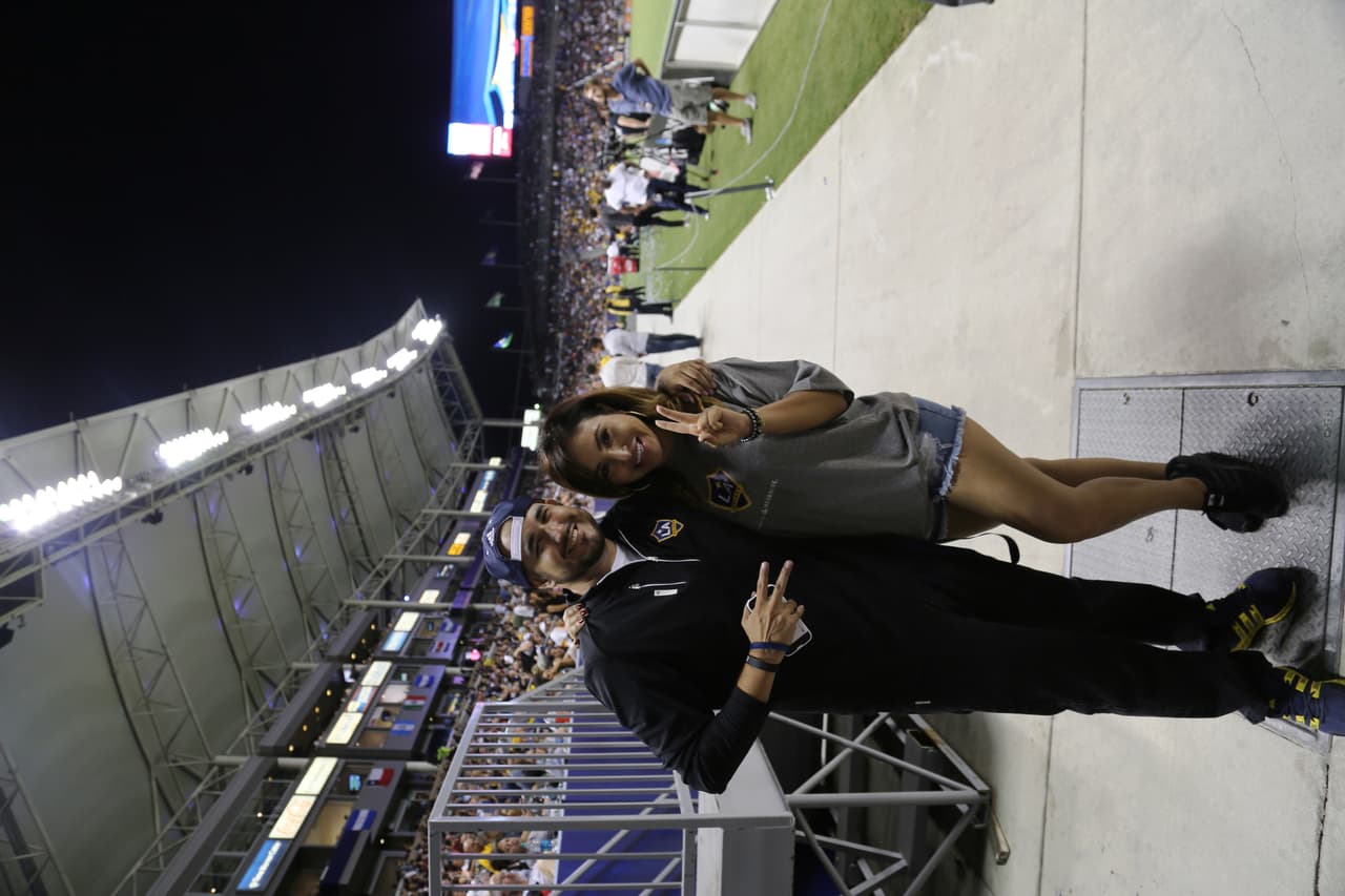 El Bueno, La Mala y El Feo regalaron un Nissan Altima nuevecito en el juego del Galaxy. Checa quien fue la afortunada y la divertida que se dieron aquí.