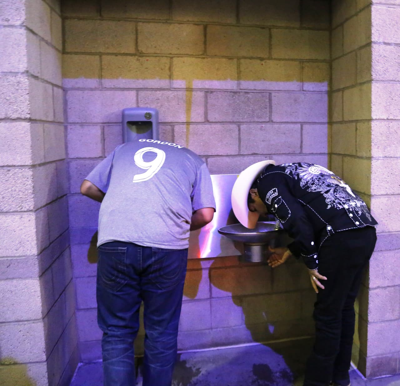 El Bueno, La Mala y El Feo regalaron un Nissan Altima nuevecito en el juego del Galaxy. Checa quien fue la afortunada y la divertida que se dieron aquí.