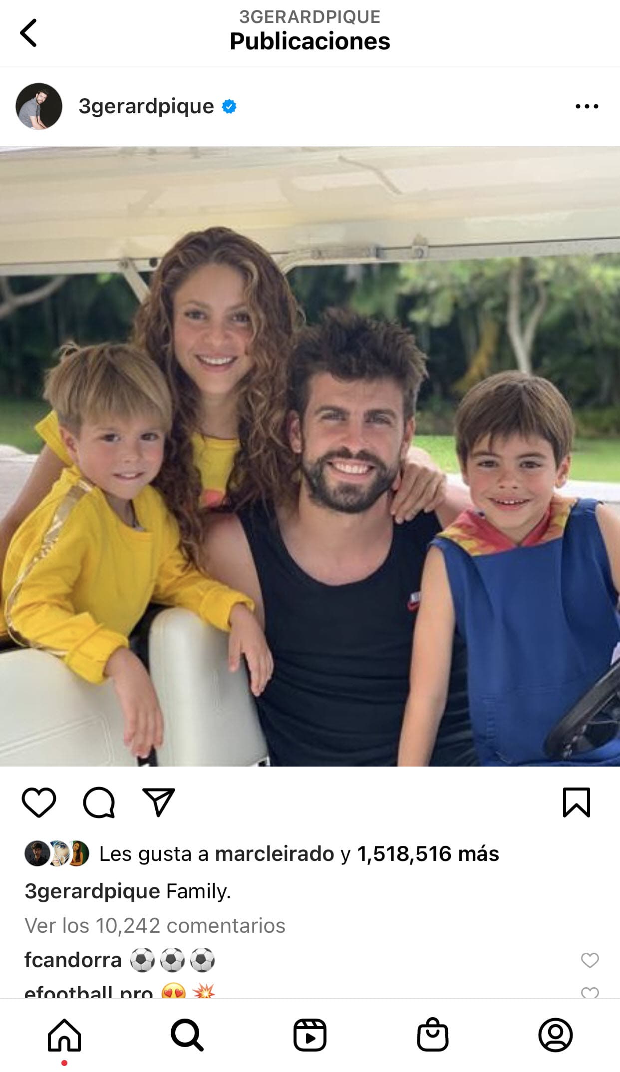 También tenía otra con sus hijos y ella. 
<br>