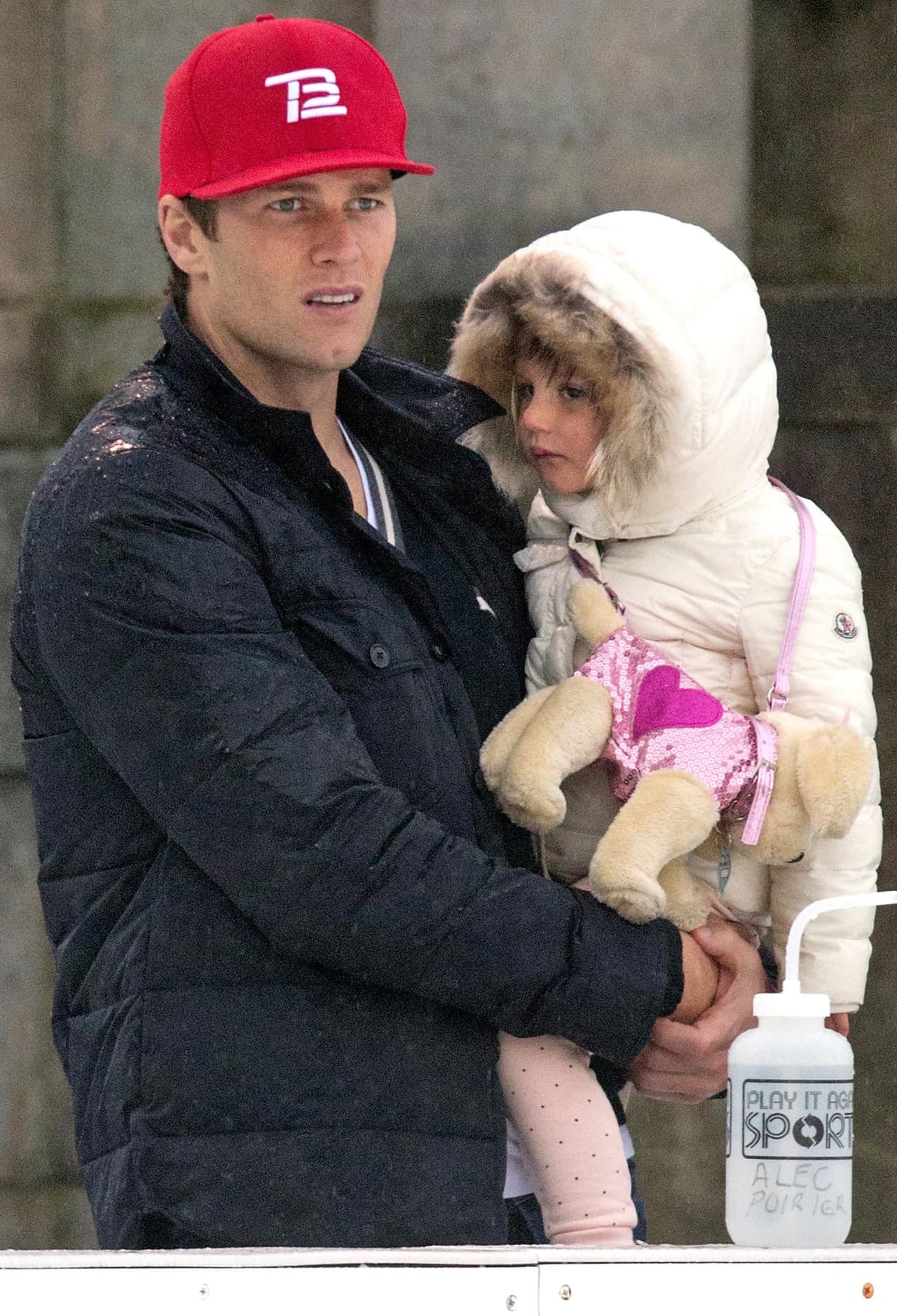 Se nota que Vivian adora a su papi.