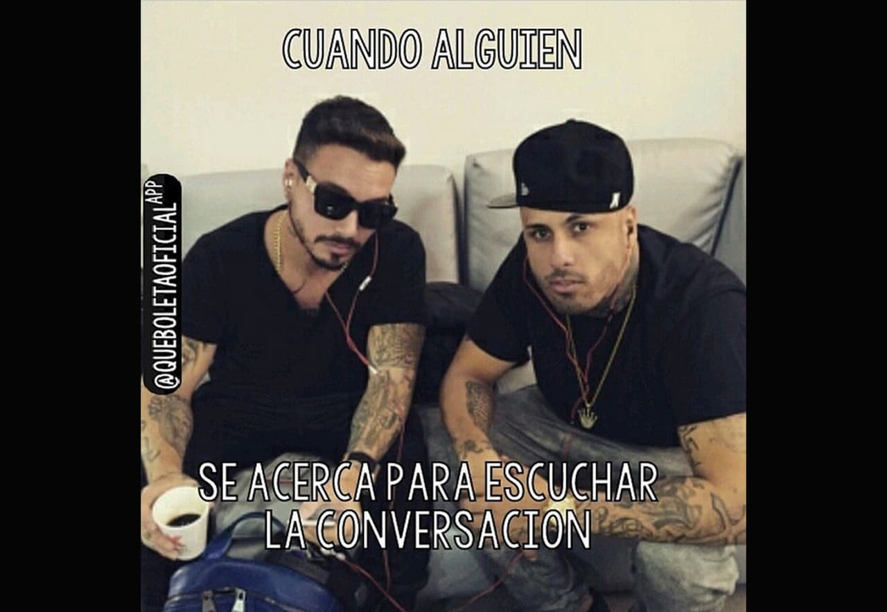 ¿Acaso no es esa mirada la que hacemos todos cuando alguien se acerca y quiere oír nuestra conversación?