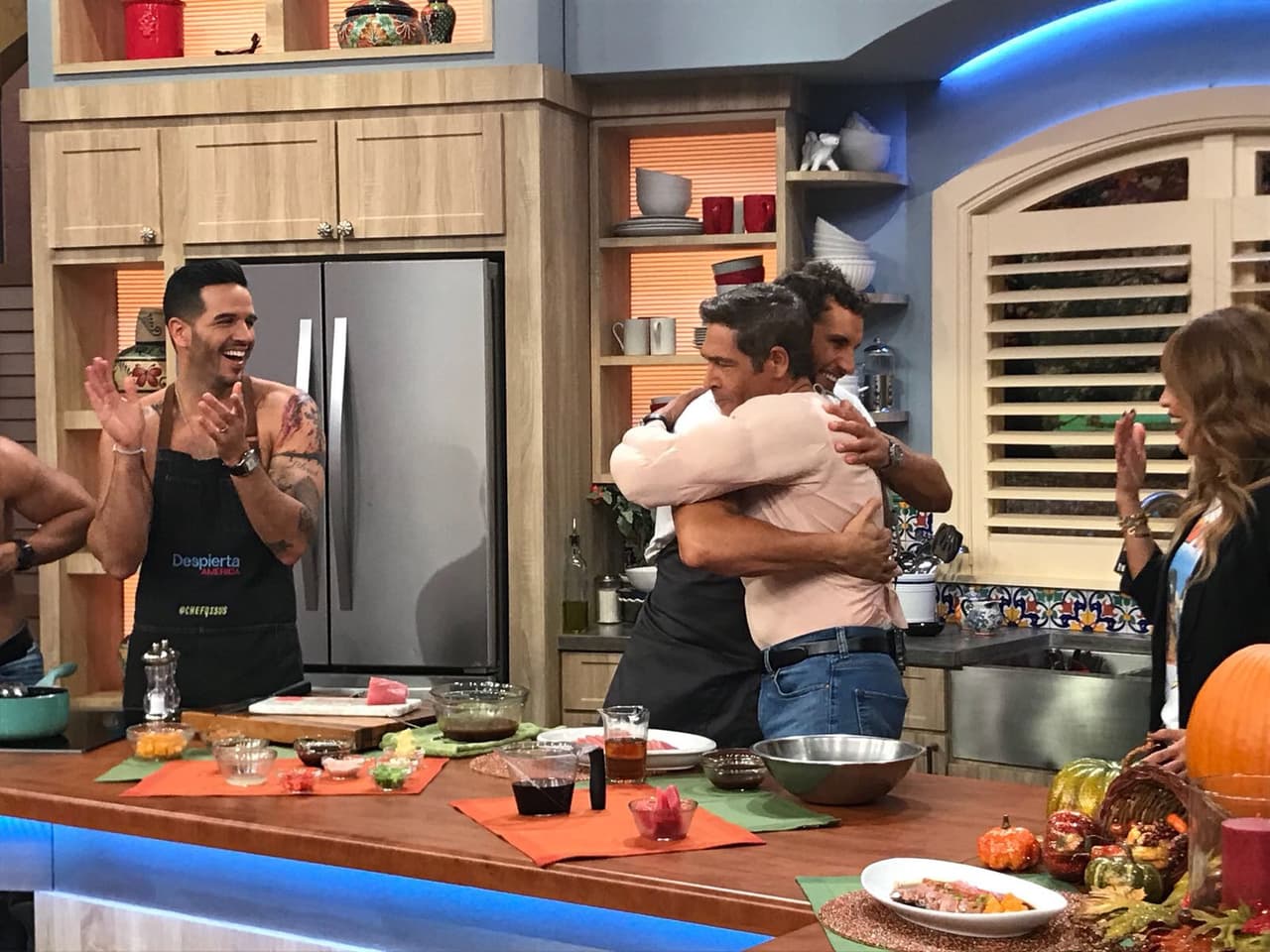 Todos aplaudieron el gesto de Johnny, quien dijo que es importante vivir en armonia como seres humanos.