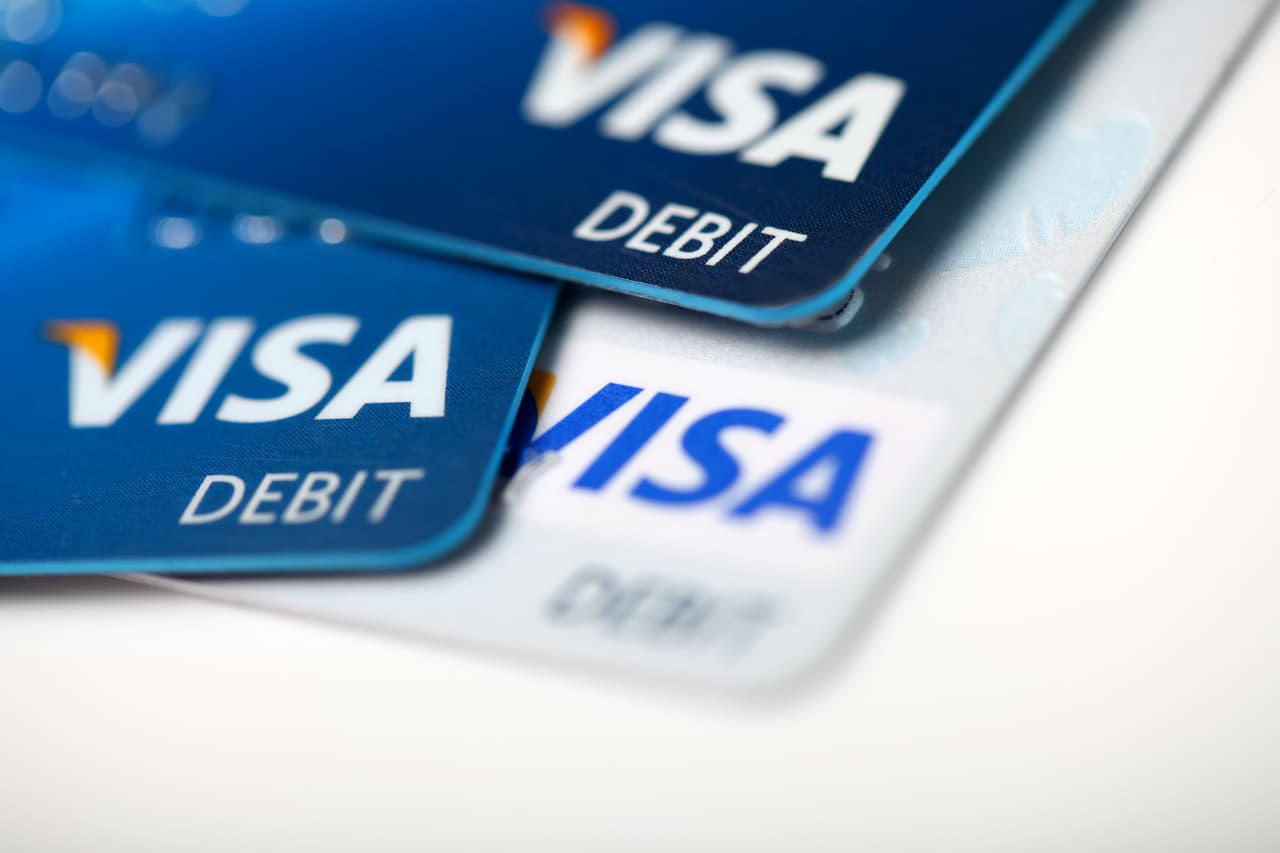 <b>Puesto 12. Visa INC</b>
<br>
<br>Localización: Estados Unidos.
<br>
<br>Área: acciones industriales (crédito, banca).
<br>
<br>Capitalización de mercado: 468,000 millones de dólares.
<br>
<br>Los sectores con peor desempeño en el top 100 de 2021 fueron el cuidado de la salud, los servicios públicos y la energía.
<br>