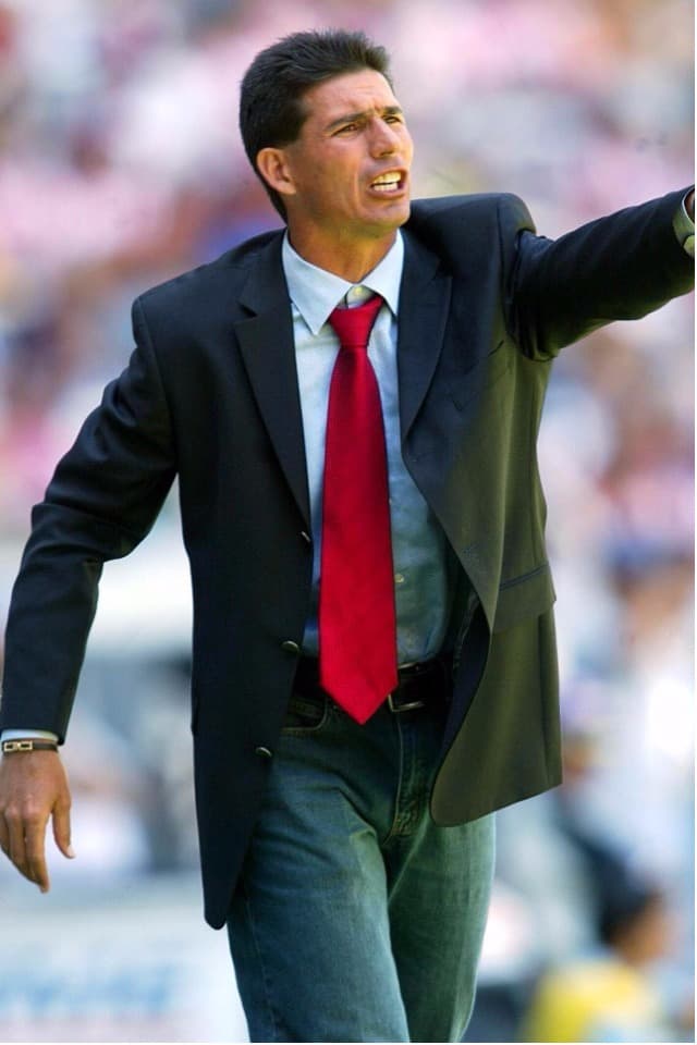 <b>Eduardo de la Torre: </b>Y el mejor técnico del mundo resultó ser Eduardo de la Torre quien dirigió a Chivas durante dos torneos, Clausura y Apertura 2003.