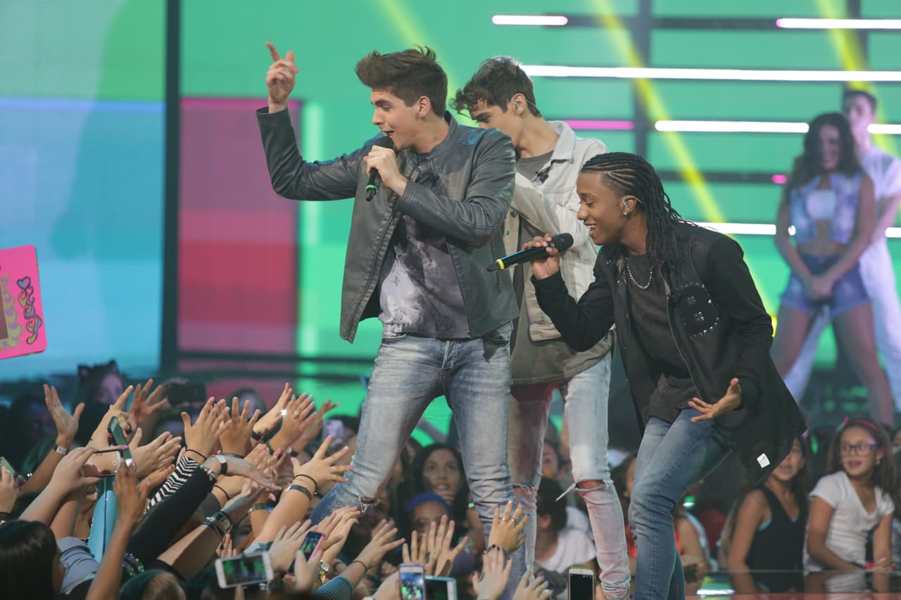 Una noche donde se le hizo honor al Latin GRAMMY, hubo sorpresas y la eliminación de un chico más. Esta noche le dijimos adiós a Sebastián y los jueces, además de no tener paciencia, fueron difíciles de complacer.