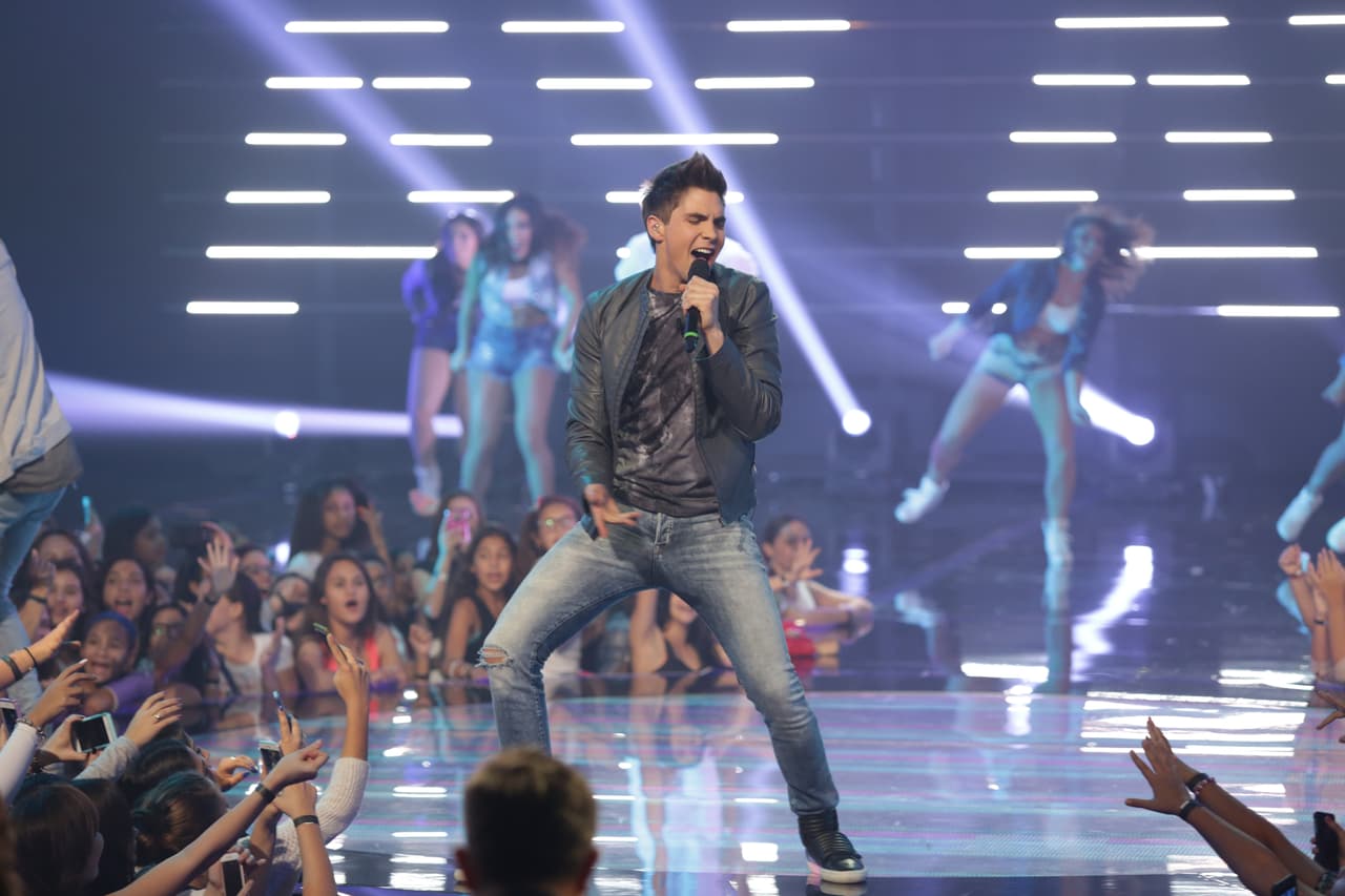 Una noche donde se le hizo honor al Latin GRAMMY, hubo sorpresas y la eliminación de un chico más. Esta noche le dijimos adiós a Sebastián y los jueces, además de no tener paciencia, fueron difíciles de complacer.