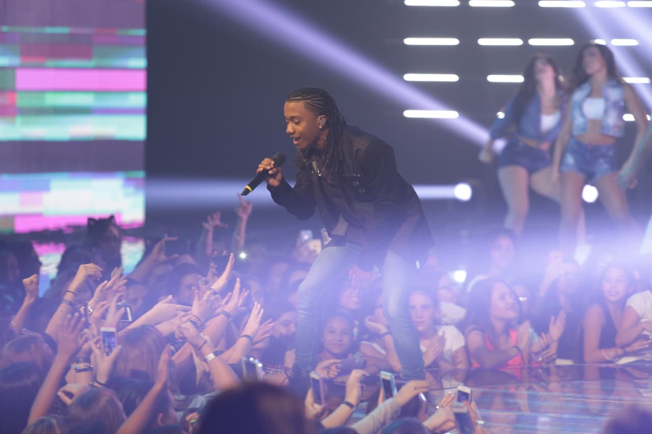 Una noche donde se le hizo honor al Latin GRAMMY, hubo sorpresas y la eliminación de un chico más. Esta noche le dijimos adiós a Sebastián y los jueces, además de no tener paciencia, fueron difíciles de complacer.