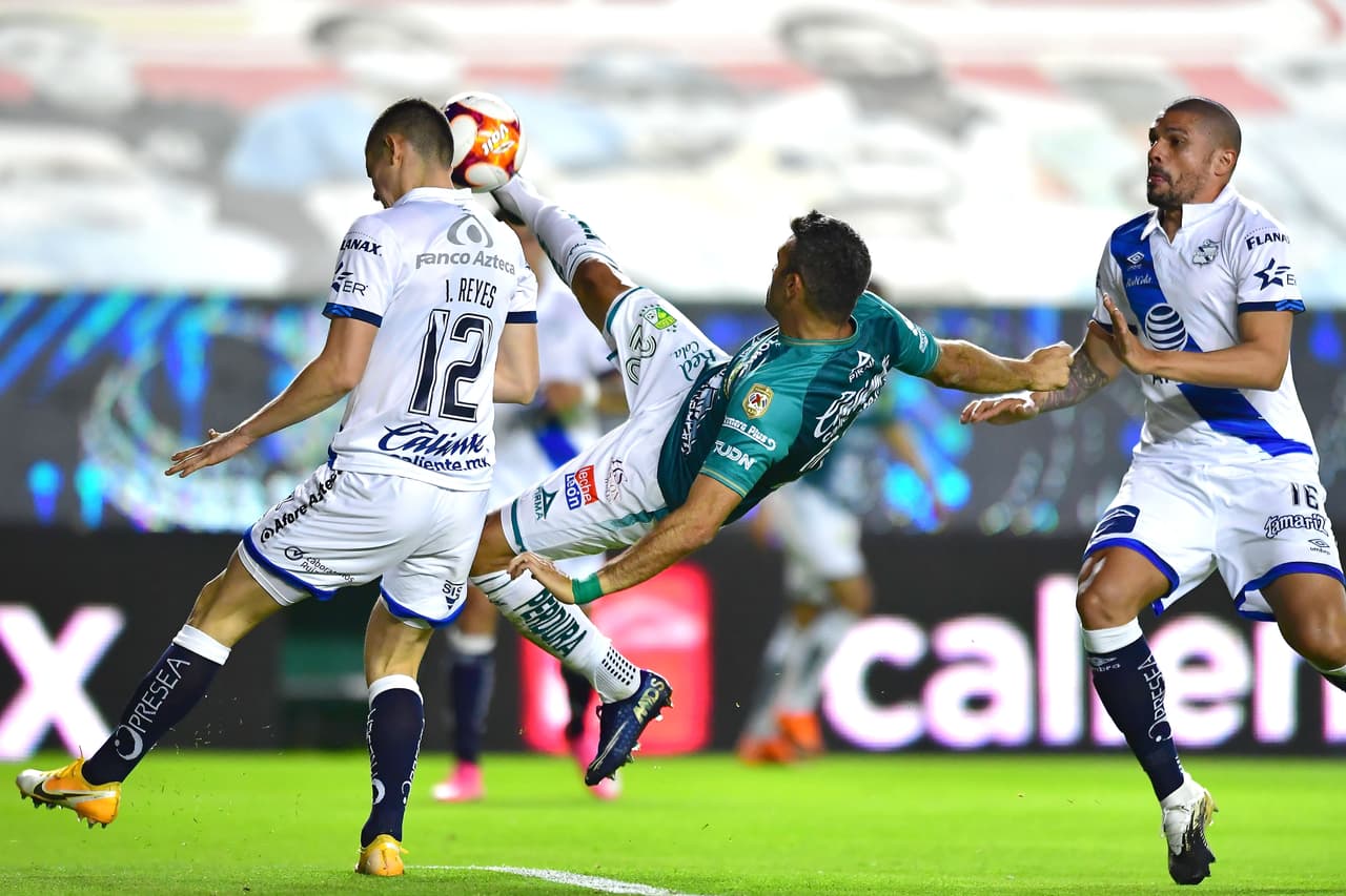 Las anotaciones de Santiago Ormeño al 85' y Daniel Álvarez al 90+5', Puebla consigue una increíble remontada y vence al León 1-2. La franja lleva cuatro partidos sin ver la derrota, de los cuáles tres han sido victorias. León se queda en la posición número 15 del torneo con 7 puntos.