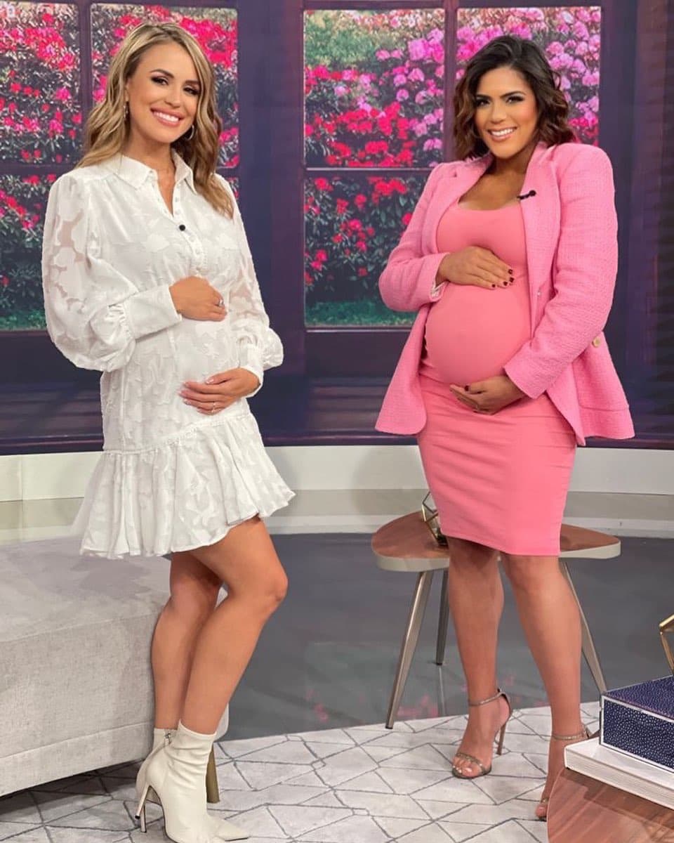 Francisca y Carolina Sarassa están en la dulce espera. La conductora dominicana celebró por primera vez el Día de la Madre, mientras que para la colombiana es el segundo año festejando, ahora, con otro bebé en camino.