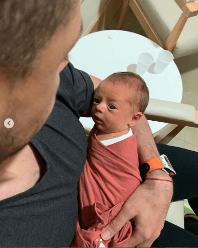 Su hijo, igual que la bebé de Joy, se llama Noah.