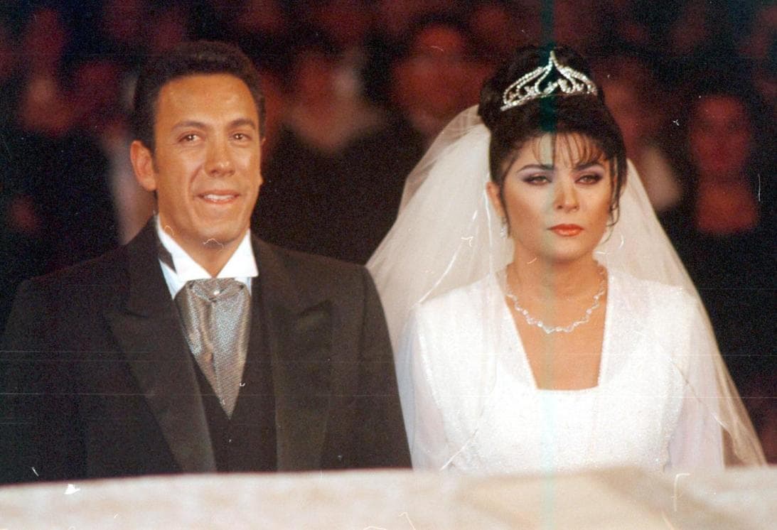 Victoria Ruffo se casó el 9 de marzo de 2001 con Omar Fayad.
<br>
