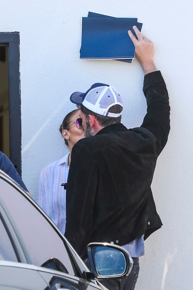 En su visita al local, a la pareja se le vio muy contenta, y apasionada como lo ha hecho en apariciones recientes. 
<br>