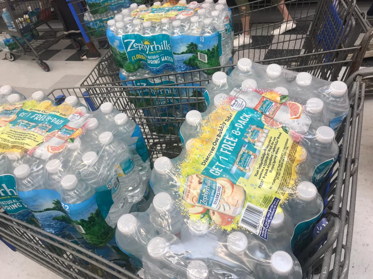 Agua es lo que más están comprando los residentes de Miami. 
<br>