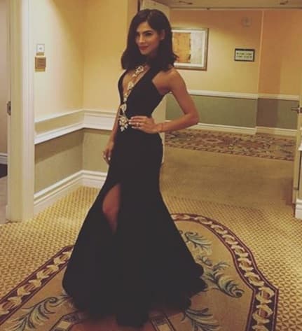 ¡Belleza de mujer! Ale Espinoza se mostró seductora con este sensacional vestido.