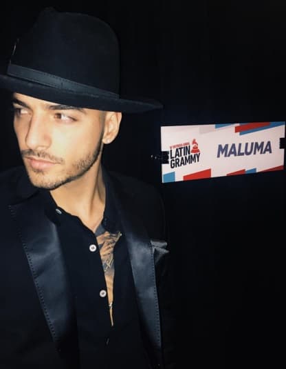 Maluma fue uno de los galanes más esperados y por eso posó así para sus fanáticas.