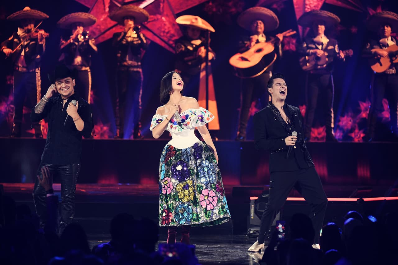 Pepe Aguilar fue el encargado de presentar el homenaje a la música ranchera, el cual produjo, encabezado por Christian Nodal, Ángela Aguilar y Pipe Bueno.