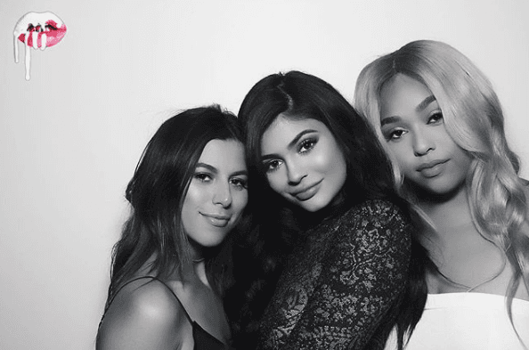 En 2016, a través del sitio web y la app de Kylie Jenner, Victoria habló de su trabajo como asistente de menor de las integrantes de la familia Kardashian.