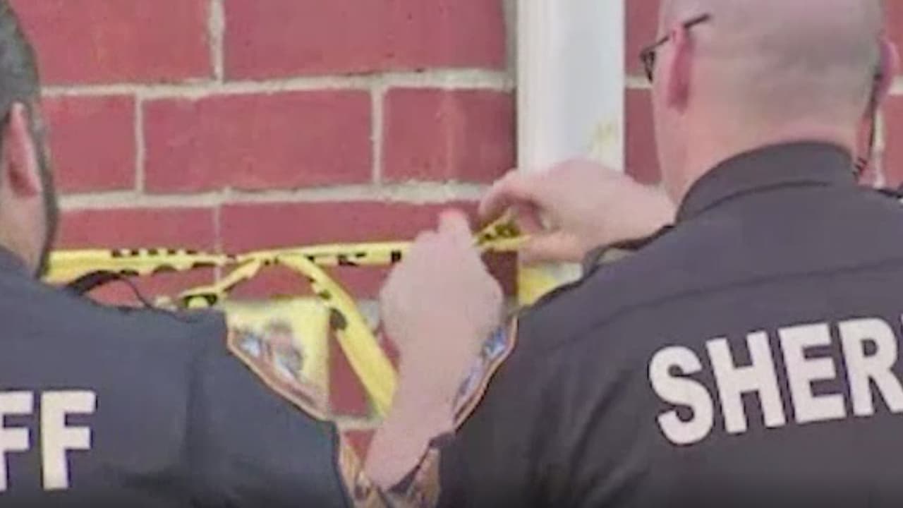 "Demasiado horrible para ser real": detalles del caso de los niños abandonados junto a su hermano muerto